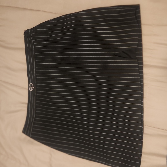 Blackpink x H&M Skirt - Picture 4 of 5